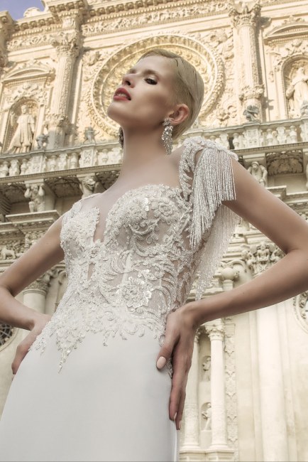 Mauro Lorenzo Fashion Photographer Advertising Campaign studio bridal altamoda handmade diamond cavallo black horse Whitedress Moodboard bridaldesigner luxury sposa artDirector woman pizzo coda duomo lecce puglia 