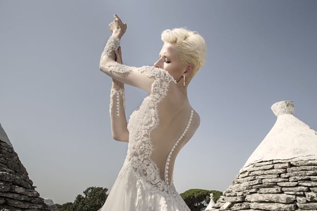 Mauro Lorenzo Fashion Photographer Advertising Campaign studio bridal altamoda handmade diamond cavallo black horse Whitedress Moodboard bridaldesigner luxury sposa artDirector woman pizzo coda duomo lecce puglia