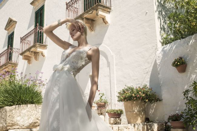 Mauro Lorenzo Fashion Photographer Advertising Campaign studio bridal altamoda handmade diamond cavallo black horse Whitedress Moodboard bridaldesigner luxury sposa artDirector woman pizzo coda duomo lecce puglia