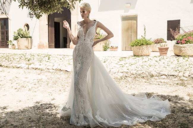 Mauro Lorenzo Fashion Photographer Advertising Campaign studio bridal altamoda handmade diamond cavallo black horse Whitedress Moodboard bridaldesigner luxury sposa artDirector woman pizzo coda duomo lecce puglia-2136 copia