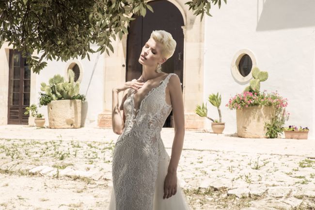 Mauro Lorenzo Fashion Photographer Advertising Campaign studio bridal altamoda handmade diamond cavallo black horse Whitedress Moodboard bridaldesigner luxury sposa artDirector woman pizzo coda duomo lecce puglia-2136 copia