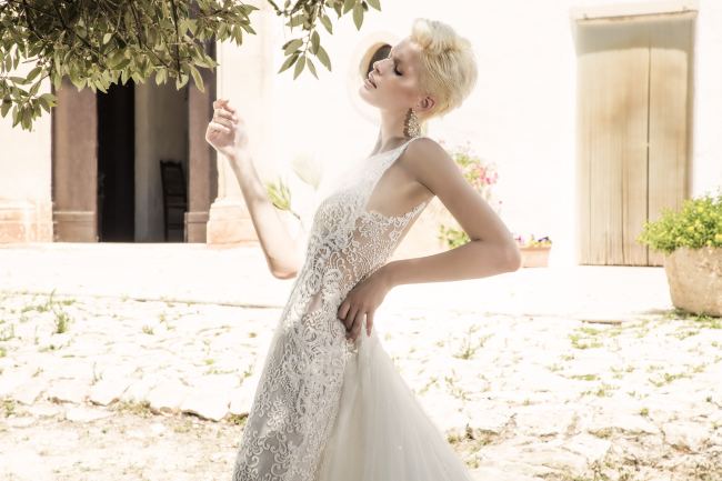 Mauro Lorenzo Fashion Photographer Advertising Campaign studio bridal altamoda handmade diamond cavallo black horse Whitedress Moodboard bridaldesigner luxury sposa artDirector woman pizzo coda duomo lecce puglia-2136 copia