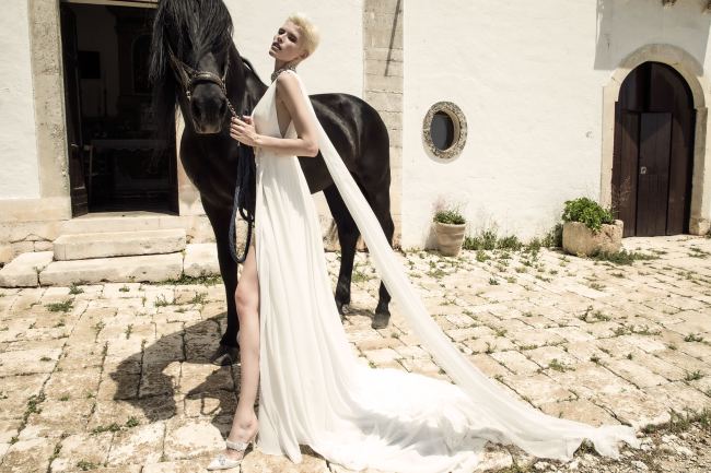Mauro Lorenzo Fashion Photographer Advertising Campaign studio bridal altamoda handmade diamond cavallo black horse Whitedress Moodboard bridaldesigner luxury sposa artDirector woman pizzo coda duomo lecce puglia-2136 copia