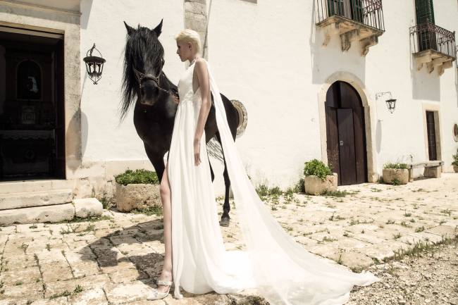 Mauro Lorenzo Fashion Photographer Advertising Campaign studio bridal altamoda handmade diamond cavallo black horse Whitedress Moodboard bridaldesigner luxury sposa artDirector woman pizzo coda duomo lecce puglia-2136 copia