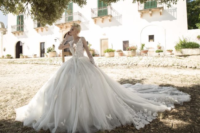 Mauro Lorenzo Fashion Photographer Advertising Campaign studio bridal altamoda handmade diamond cavallo black horse Whitedress Moodboard bridaldesigner luxury sposa artDirector woman pizzo coda duomo lecce puglia