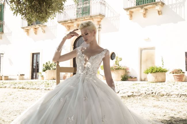 Mauro Lorenzo Fashion Photographer Advertising Campaign studio bridal altamoda handmade diamond cavallo black horse Whitedress Moodboard bridaldesigner luxury sposa artDirector woman pizzo coda duomo lecce puglia