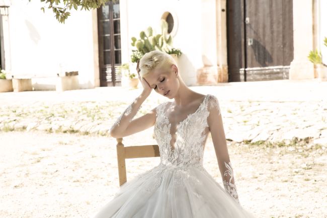 Mauro Lorenzo Fashion Photographer Advertising Campaign studio bridal altamoda handmade diamond cavallo black horse Whitedress Moodboard bridaldesigner luxury sposa artDirector woman pizzo coda duomo lecce puglia