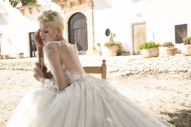 Mauro Lorenzo Fashion Photographer Advertising Campaign studio bridal altamoda handmade diamond cavallo black horse Whitedress Moodboard bridaldesigner luxury sposa artDirector woman pizzo coda duomo lecce puglia