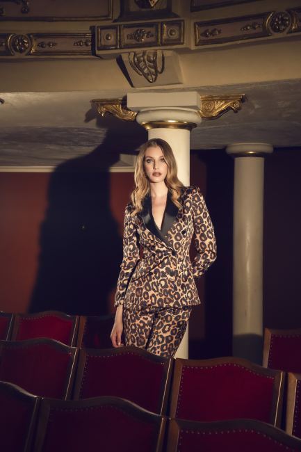 Mauro Lorenzo Fashion Photographer Advertising Campaign studio citymoda commercial madeinitaly handmade store classic Colours Moodboard Boutique Inspiration artDirector denim teatro light gold silver teather leather