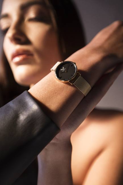 Mauro Lorenzo Fashion Photographer Advertising Campaign studio watch orologi madeinitaly handmade gioielli chrono classic Colours Moodboard Boutique Inspiration artDirector jewelry studio light gold silver blue leather