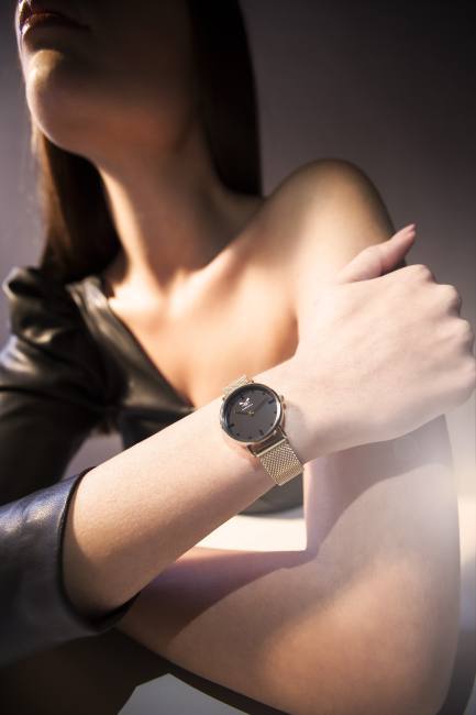 Mauro Lorenzo Fashion Photographer Advertising Campaign studio watch orologi madeinitaly handmade gioielli chrono classic Colours Moodboard Boutique Inspiration artDirector jewelry studio light gold silver blue leather