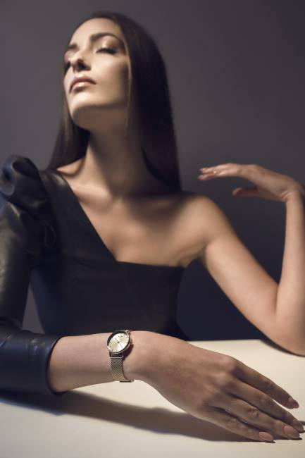 Mauro Lorenzo Fashion Photographer Advertising Campaign studio watch orologi madeinitaly handmade gioielli chrono classic Colours Moodboard Boutique Inspiration artDirector jewelry studio light gold silver blue leather