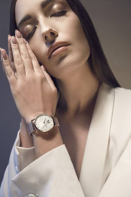 Mauro Lorenzo Fashion Photographer Advertising Campaign studio watch orologi madeinitaly handmade gioielli chrono classic Colours Moodboard Boutique Inspiration artDirector jewelry studio light gold silver blue leather