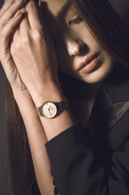 Mauro Lorenzo Fashion Photographer Advertising Campaign studio watch orologi madeinitaly handmade gioielli chrono classic Colours Moodboard Boutique Inspiration artDirector jewelry studio light gold silver blue leather