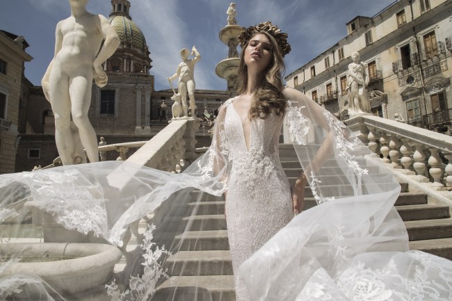 Mauro Lorenzo Fashion Editorial  FashionPhotographer Bridal Altamoda Magazine Sposa Management Wedding Palermo Piazzapretoria Hautecouture fashionshooting TopBrands ItalianPhotographer Inspiration Statue Piazzadellavergogna