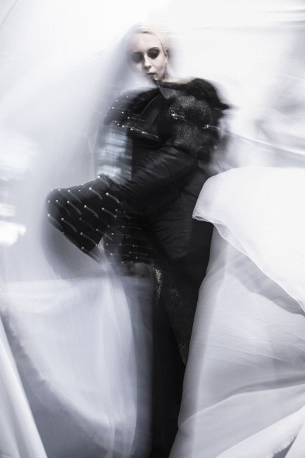 Mauro Lorenzo Fashion Photographer Fashion Editorial Haute Couture Black Dresses Management Moteris Inspiration Deconstruction Magazine 