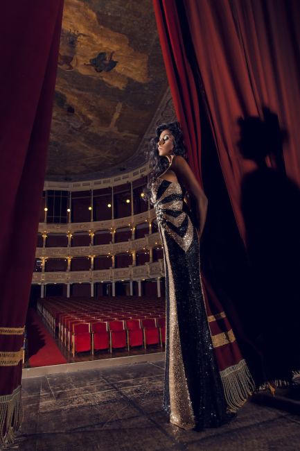 Mauro Lorenzo Fashion Photographer Fashion Editorial Haute Couture Gold Lady Miss Inspiration Concept Dior Magazine Teatro Theater