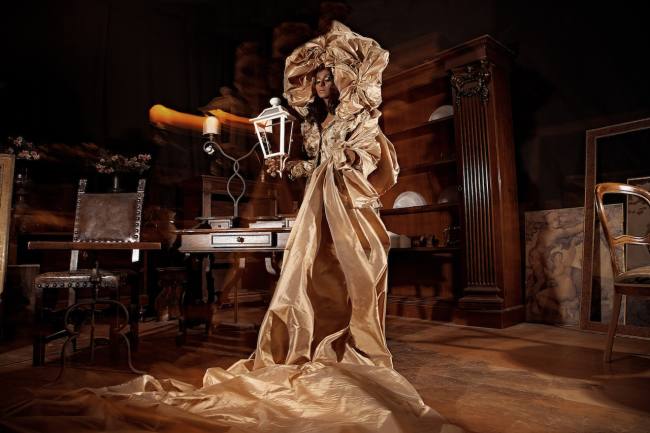 Mauro Lorenzo Fashion Photographer Fashion Editorial Haute Couture Gold Lady Miss Inspiration Concept Dior Magazine Teatro Theater