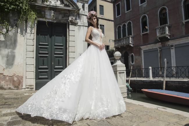 Mauro Lorenzo Fashion Editorial Fashion Photographer Bridal Alta Moda Magazine Agency Management Wedding Venezia Venice Gondola Shooting Top Brands Italian Photographer Inspiration Haute Couture 