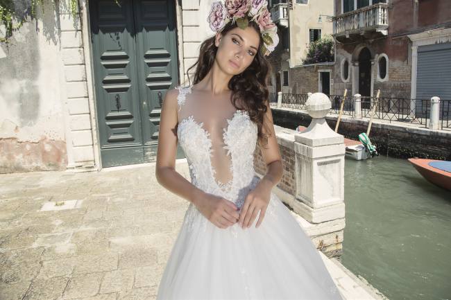 Mauro Lorenzo Fashion Editorial Fashion Photographer Bridal Alta Moda Magazine Agency Management Wedding Venezia Venice Gondola Shooting Top Brands Italian Photographer Inspiration Haute Couture 