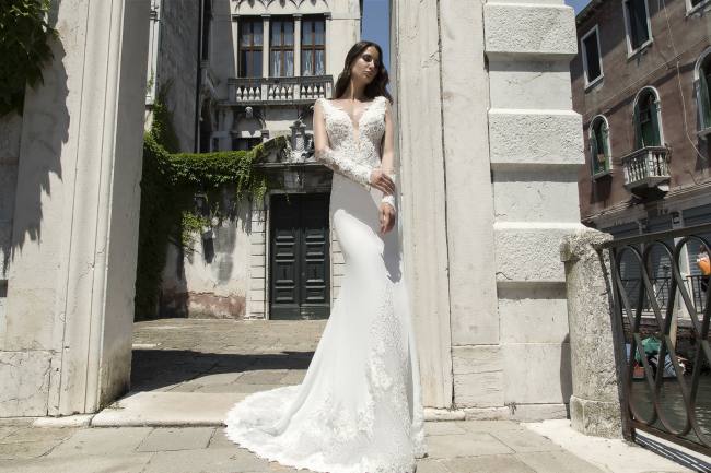 Mauro Lorenzo Fashion Editorial Fashion Photographer Bridal Alta Moda Magazine Agency Management Wedding Venezia Venice Gondola Shooting Top Brands Italian Photographer Inspiration Haute Couture 