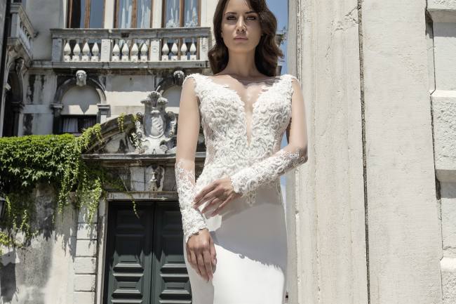 Mauro Lorenzo Fashion Editorial Fashion Photographer Bridal Alta Moda Magazine Agency Management Wedding Venezia Venice Gondola Shooting Top Brands Italian Photographer Inspiration Haute Couture 