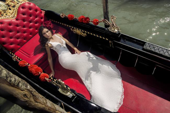Mauro Lorenzo Fashion Editorial Fashion Photographer Bridal Alta Moda Magazine Agency Management Wedding Venezia Venice Gondola Shooting Top Brands Italian Photographer Inspiration Haute Couture 
