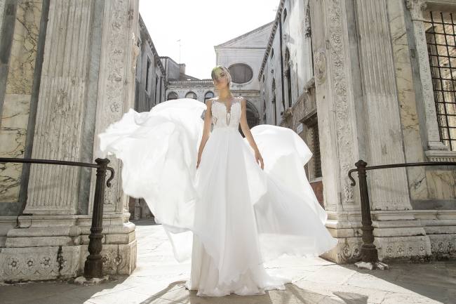 Mauro Lorenzo Fashion Editorial Fashion Photographer Bridal Alta Moda Magazine Agency Management Wedding Venezia Venice Gondola Shooting Top Brands Italian Photographer Inspiration Haute Couture 