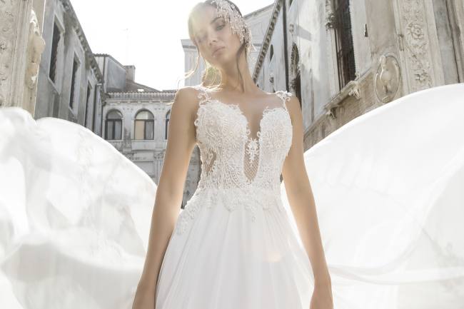 Mauro Lorenzo Fashion Editorial Fashion Photographer Bridal Alta Moda Magazine Agency Management Wedding Venezia Venice Gondola Shooting Top Brands Italian Photographer Inspiration Haute Couture 