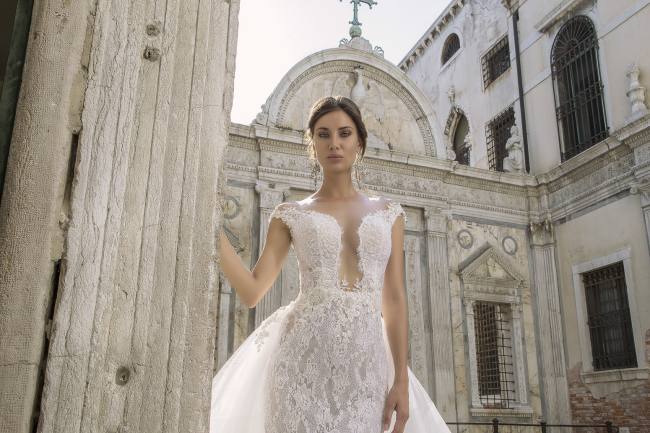 Mauro Lorenzo Fashion Editorial Fashion Photographer Bridal Alta Moda Magazine Agency Management Wedding Venezia Venice Gondola Shooting Top Brands Italian Photographer Inspiration Haute Couture 