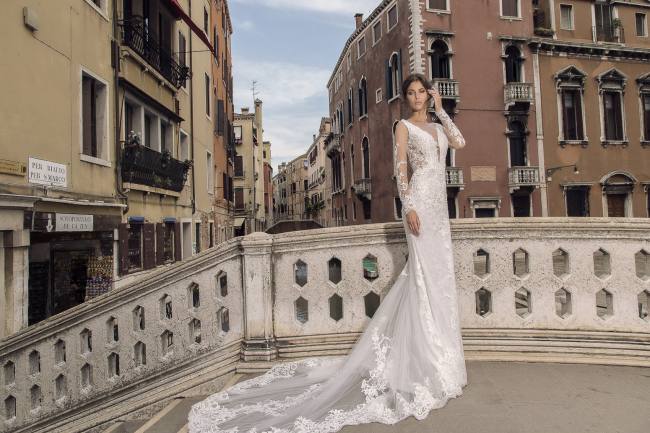 Mauro Lorenzo Fashion Editorial Fashion Photographer Bridal Alta Moda Magazine Agency Management Wedding Venezia Venice Gondola Shooting Top Brands Italian Photographer Inspiration Haute Couture 