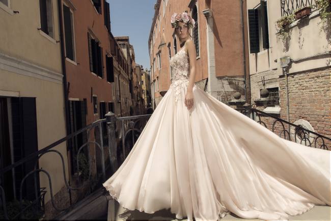 Mauro Lorenzo Fashion Editorial Fashion Photographer Bridal Alta Moda Magazine Agency Management Wedding Venezia Venice Gondola Shooting Top Brands Italian Photographer Inspiration Haute Couture 