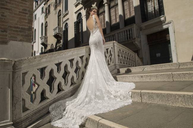 Mauro Lorenzo Fashion Editorial Fashion Photographer Bridal Alta Moda Magazine Agency Management Wedding Venezia Venice Gondola Shooting Top Brands Italian Photographer Inspiration Haute Couture 