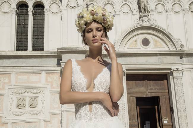 Mauro Lorenzo Fashion Editorial Fashion Photographer Bridal Alta Moda Magazine Agency Management Wedding Venezia Venice Gondola Shooting Top Brands Italian Photographer Inspiration Haute Couture 