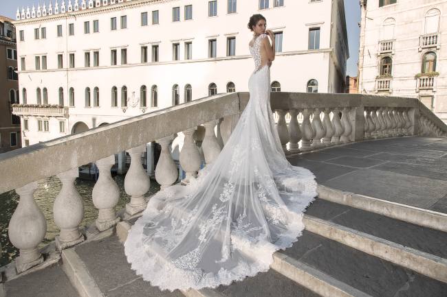 Mauro Lorenzo Fashion Editorial Fashion Photographer Bridal Alta Moda Magazine Agency Management Wedding Venezia Venice Gondola Shooting Top Brands Italian Photographer Inspiration Haute Couture 