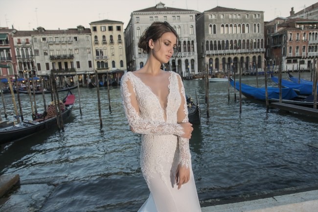 Mauro Lorenzo Fashion Editorial Fashion Photographer Bridal Alta Moda Magazine Agency Management Wedding Venezia Venice Gondola Shooting Top Brands Italian Photographer Inspiration Haute Couture 