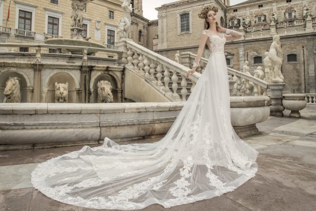 Mauro Lorenzo Fashion Editorial  FashionPhotographer Bridal Altamoda Magazine Sposa Management Wedding Palermo Piazzapretoria Hautecouture fashionshooting TopBrands ItalianPhotographer Inspiration Statue Piazzadellavergogna