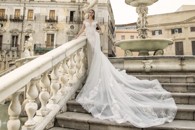 Mauro Lorenzo Fashion Editorial  FashionPhotographer Bridal Altamoda Magazine Sposa Management Wedding Palermo Piazzapretoria Hautecouture fashionshooting TopBrands ItalianPhotographer Inspiration Statue Piazzadellavergogna