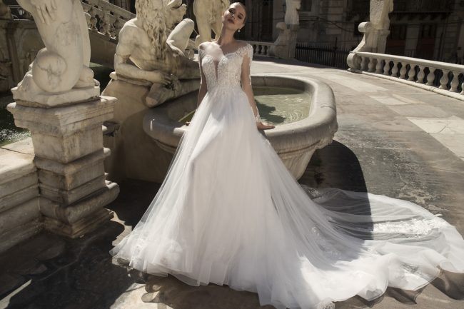 Mauro Lorenzo Fashion Editorial  FashionPhotographer Bridal Altamoda Magazine Sposa Management Wedding Palermo Piazzapretoria Hautecouture fashionshooting TopBrands ItalianPhotographer Inspiration Statue Piazzadellavergogna