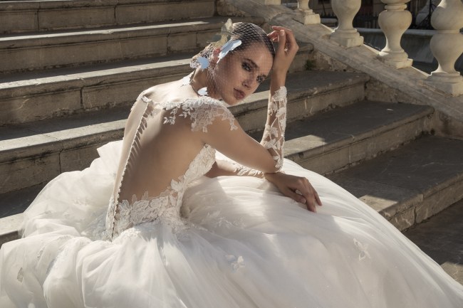 Mauro Lorenzo Fashion Editorial  FashionPhotographer Bridal Altamoda Magazine Sposa Management Wedding Palermo Piazzapretoria Hautecouture fashionshooting TopBrands ItalianPhotographer Inspiration Statue Piazzadellavergogna