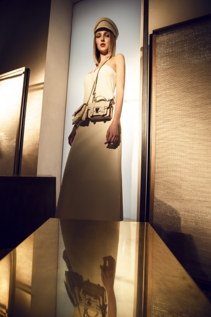 Mauro Lorenzo Fashion Editorial Photographer L'Officiel  Austria ToryBurch Burberry Balmain Inspiration Moodboard Moschino AlexandreVauthier Offwhite RedValentino Pretaporter HauteCouture Reflection Mirror RickOwens