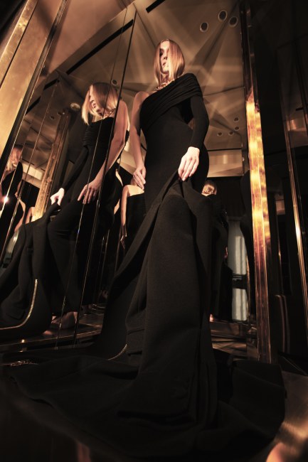 Mauro Lorenzo Fashion Editorial Photographer L'Officiel  Austria ToryBurch Burberry Balmain Inspiration Moodboard Moschino AlexandreVauthier Offwhite RedValentino Pretaporter HauteCouture Reflection Mirror RickOwens