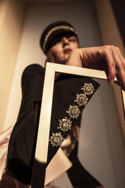 Mauro Lorenzo Fashion Editorial Photographer L'Officiel  Austria ToryBurch Burberry Balmain Inspiration Moodboard Moschino AlexandreVauthier Offwhite RedValentino Pretaporter HauteCouture Reflection Mirror RickOwens